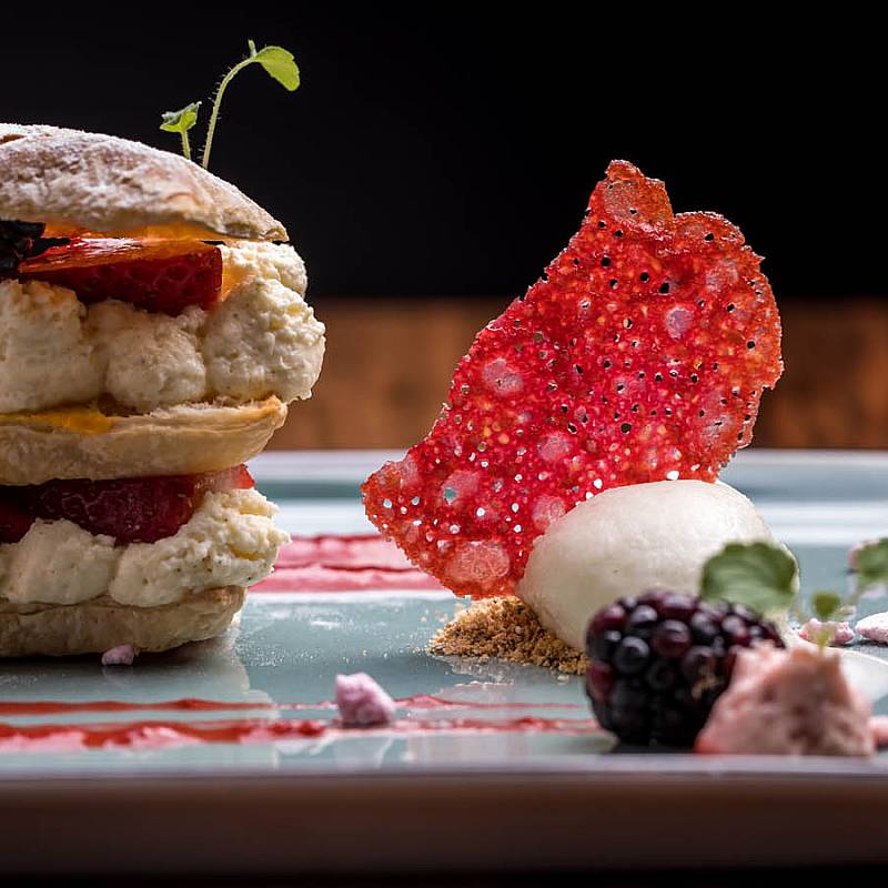 STACKED AND WRAPPED: KLASSISCHES VANILLE-MILLE-FEUILLE